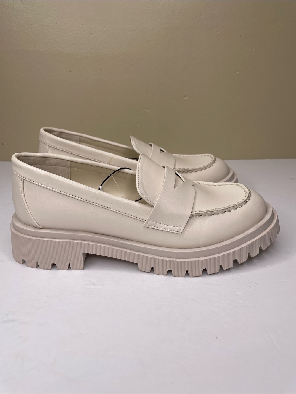 FALLS CREEK Cream VANESSA Memory Foam Prep Platform Lug Sole Penny Loafer NWT 9
